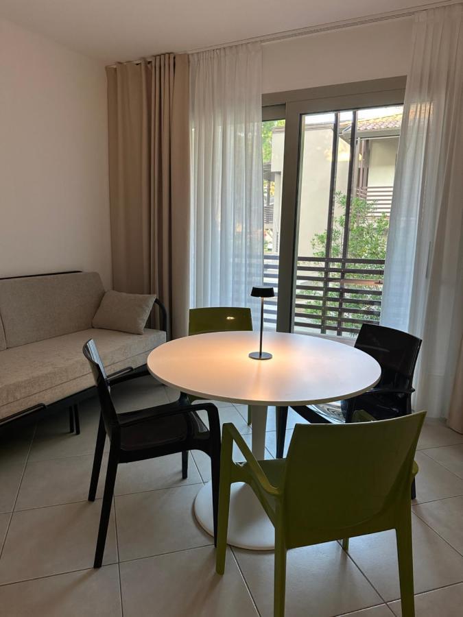 Prassitele Apartments Линяно Сабиадоро Екстериор снимка
