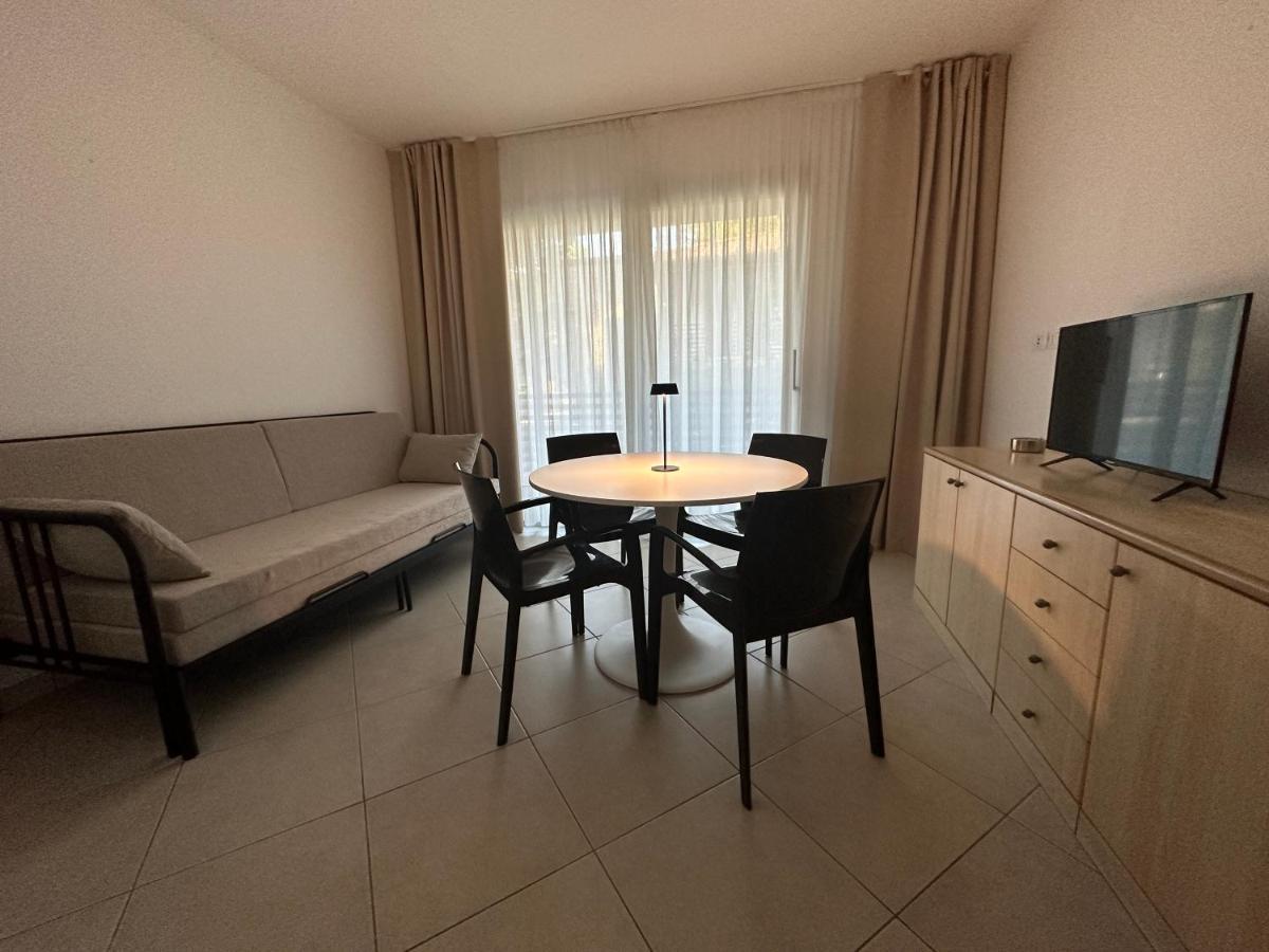 Prassitele Apartments Линяно Сабиадоро Екстериор снимка
