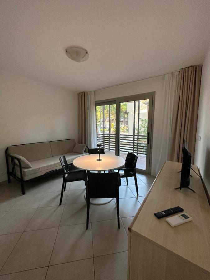 Prassitele Apartments Линяно Сабиадоро Екстериор снимка