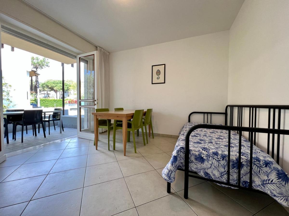 Prassitele Apartments Линяно Сабиадоро Екстериор снимка