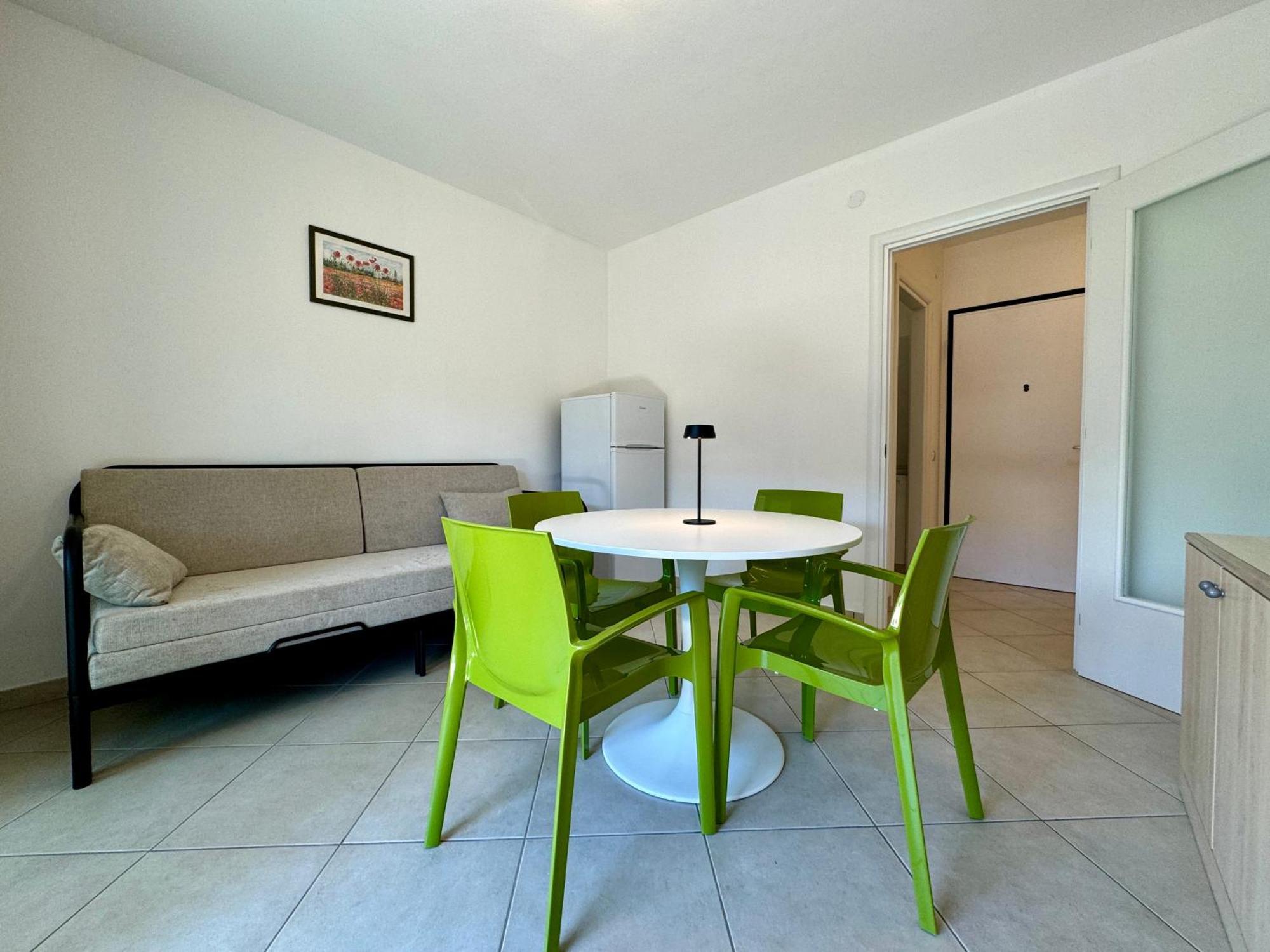 Prassitele Apartments Линяно Сабиадоро Екстериор снимка